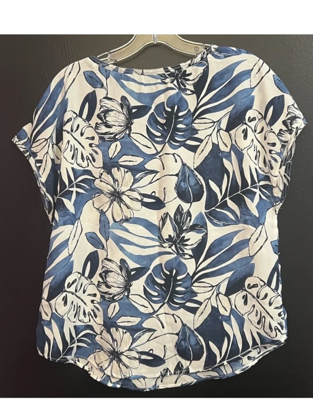 Banana Republic Blue Tropical Scoop Neck Women's Top - Picture 2 of 4
